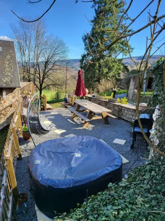 Vue du Vallon Отели в г. Бессин-Сюр-Гартамп