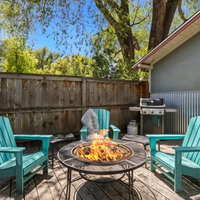 Industrial Old Town Bungalow W/ Free Cruiser Bikes Hotels near The Farm At Lee Martinez Park