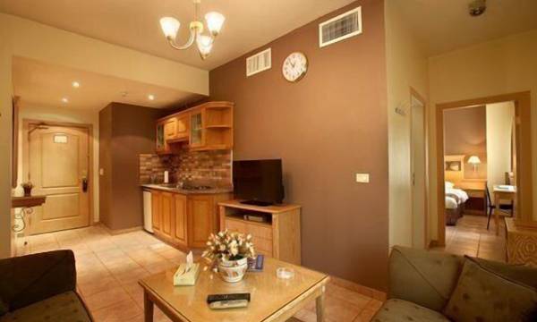 Capri Hotel Suites