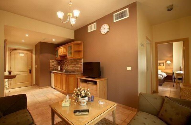 Capri Hotel Suites