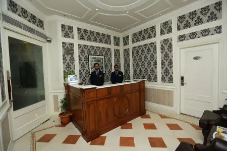 Hotel Bright Отели рядом с достопримечательностью «Сапрем Корт оф Индия»