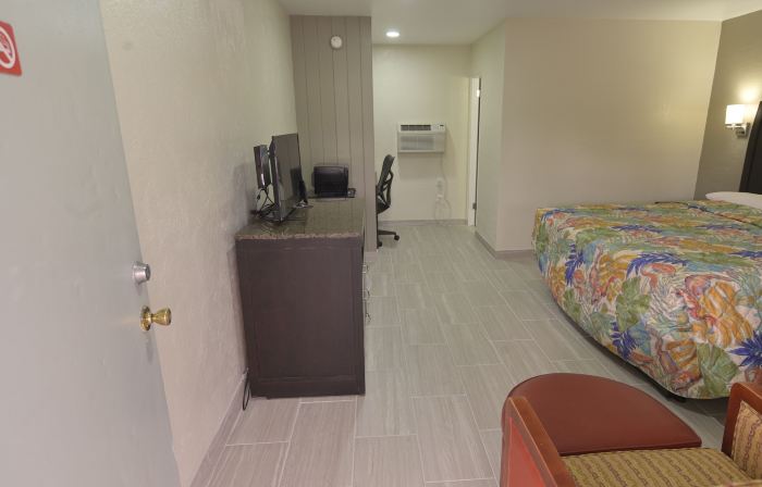 Deluxe Inn