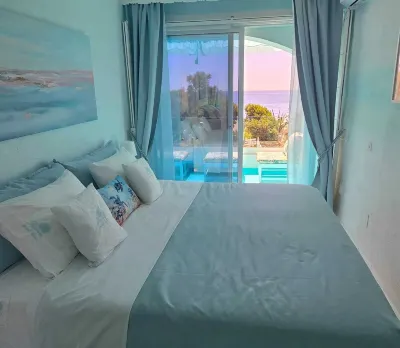 Barbara's Beach House, direct waterfront Playa Paraíso Manilva Andalusia