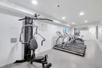 Chic 3 Bedroom City Central with Parking - Private Pools