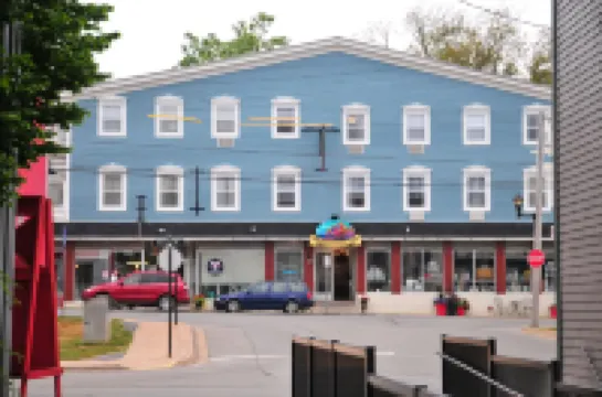 Smugglers Cove Inn Hotels in 