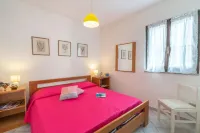 Comfort and privacy for 4 guests by La Pelosa beach