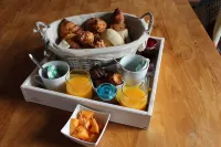 Aux p'Tits Bonheurs la Grange Hotels in La Gorgue
