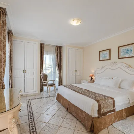 Flamingo Suites Boutique Hotel