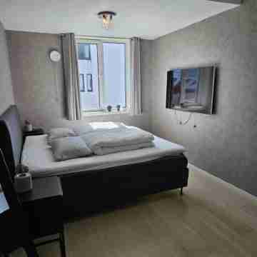 Brosundet Balcony Bliss, EV Garage, Supermarket Next Building Rooms