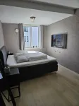 Brosundet Balcony Bliss, EV Garage, Supermarket Next Building Hotels in Skjong