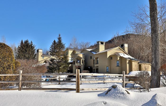 Skiers! Fox Hollow 2Br/2ba Condo. Across from Pico, Minutes to Killington 2 Bedroom Condo