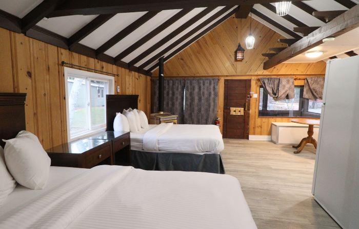 Algonquin Lakeside Inn