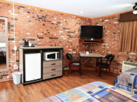 Fellows Creek Lodge Hotels in Canton