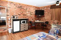 Fellows Creek Lodge Hotels in Canton