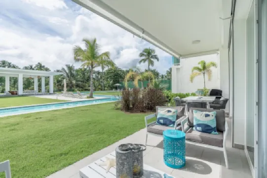 Two-Bedroom Apt with Terrace and BBQ in Lake View Отели в г. 