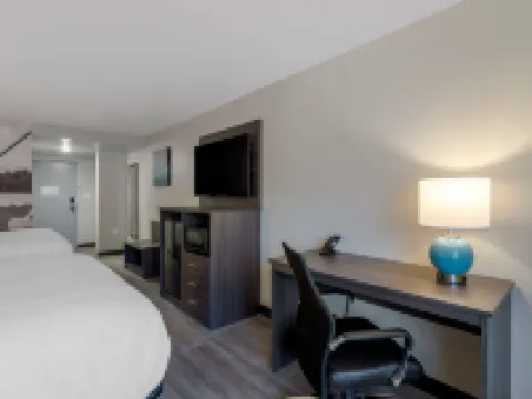 Clarion Pointe McDonough Hotels in McDonough