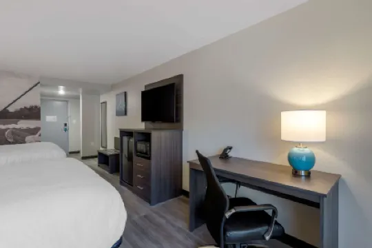 Clarion Pointe McDonough