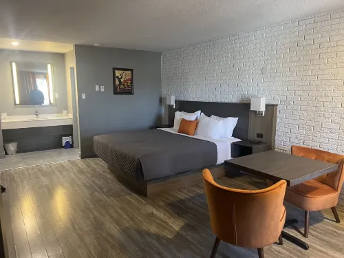 Complexe DIX80 Hotels in Mont-Laurier