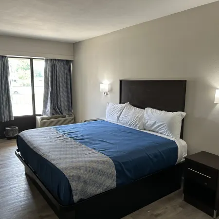 Oakwood Inn