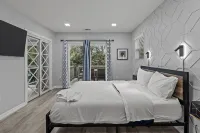 Charlotte Retreat: Luxury 4Br Heaven - Bungalows