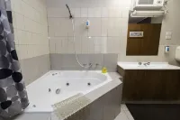 The Prince Mark Motel Hotels in Doveton