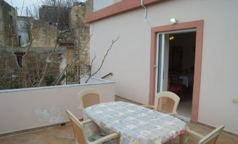 Tourloti Village House