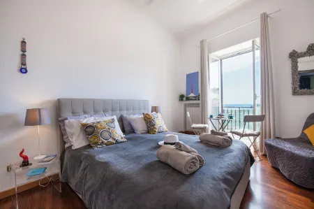 NapoliCentro Mare - Sea View Rooms & Suites Отели рядом с достопримечательностью «Via Caracciolo e Lungomare di Napoli»