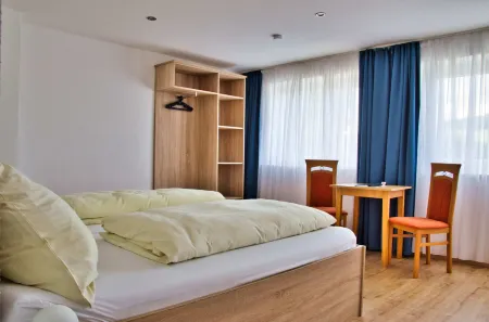 Hotel Gasthof Altmann Отели в г. Фурт-им-Вальд