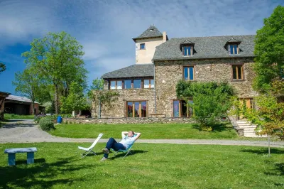 L'Ecrin du Segala - la Roulotte Các khách sạn ở Tauriac-de-Naucelle
