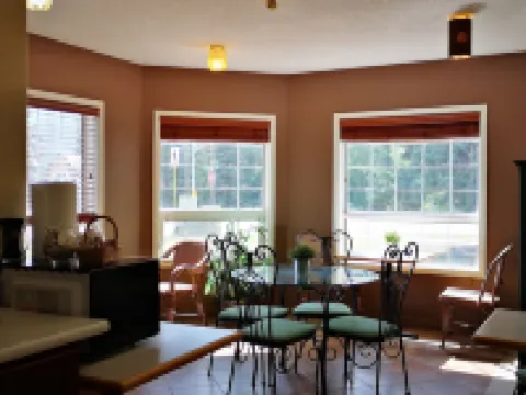 マウンテン ビュー イン キャンモアのホテル