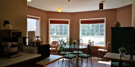 Mountain View Inn Отели в г. Канмор