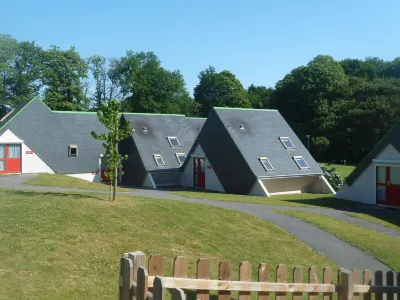 Camping le Val de Landrouet Hotels in Merdrignac