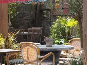Mr & MRS Smith Artist Residence Cornwall