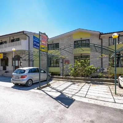 Apartment and Rooms Ivan Hotels near Makarska Beach