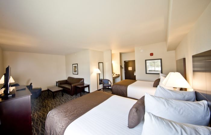 Cobblestone Inn & Suites - Denison | Oak Ridge