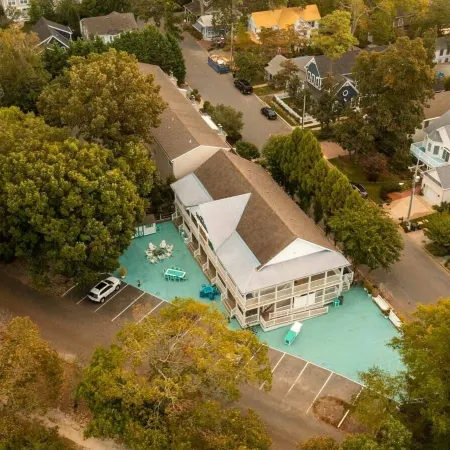 Canalside Inn