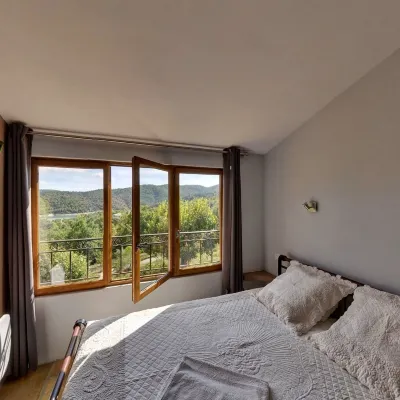 Les Gites du Lac - Chambre d'hotes Hôtels à : Callian