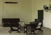 Shaka Bungalow Hotel a Wirawila