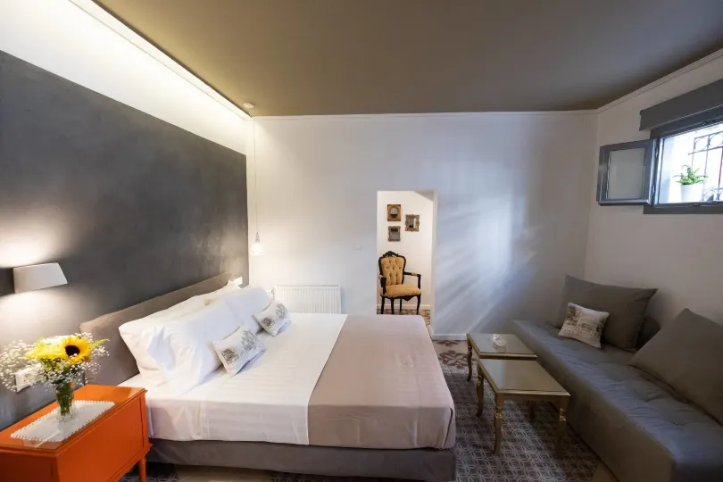 Athenian Yard Suites