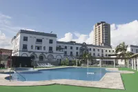 New Washington Hotel - С бассейном