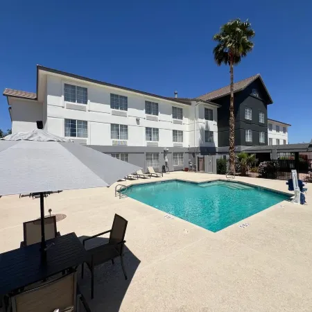 Garner Hotel PHOENIX NORTHWEST - SURPRISE by IHG