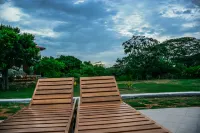 Lake Villa Resort Hotel a Wirawila