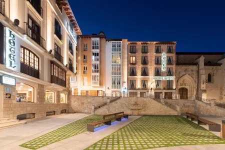 Crisol Mesón del Cid Отели рядом с достопримечательностью «Salón del Reino de los Testigos de Jehová»