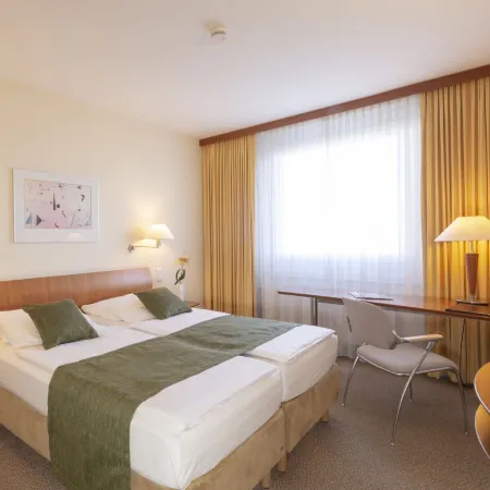 Globana Airport Hotel Отели в г. Шкойдиц