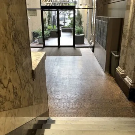 Washington Plaza Apartments Отели рядом с достопримечательностью «Олд Таун Чайнатаун»