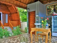 The Peace Arta Bungalow Hotel in zona Porto di Sampalan