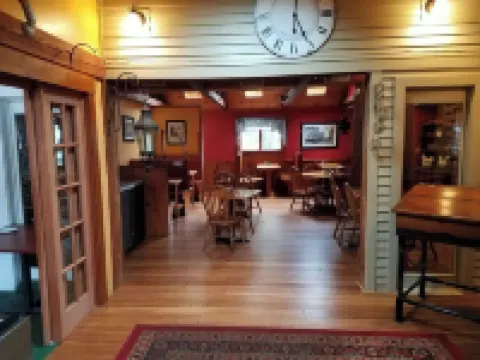 Cedar Crest Inn