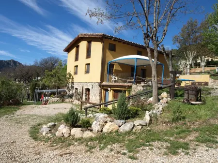 Alberg Rural Torre del baró Отели рядом с достопримечательностью «Cova d'Anes»