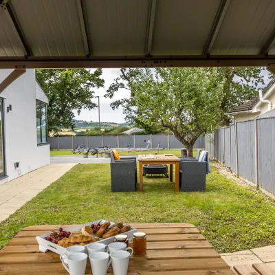 Greenacre - Close to Beaches with Hydropool Spa Hotel dekat Exe Estuary viewpoint