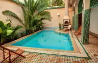 Riad Dar Ziryab - สระว่ายน้ำส่วนตัว